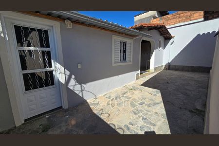 Garagem de casa à venda com 3 quartos, 268m² em Concórdia, Belo Horizonte