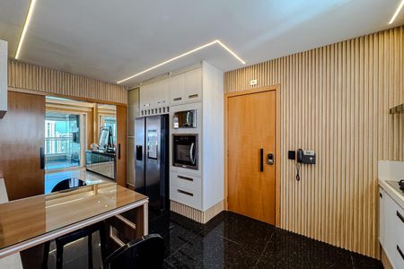 Apartamento à venda com 280m², 4 quartos e 5 vagas Apartamento à venda com 280m², 4 quartos e 5 vagasCozinha