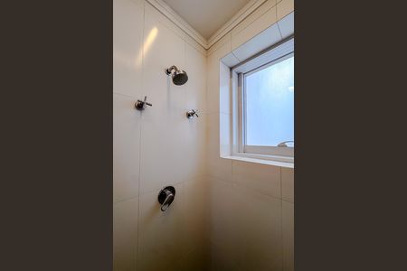 Apartamento à venda com 280m², 4 quartos e 5 vagas Apartamento à venda com 280m², 4 quartos e 5 vagasBanheiro da Suíte 1