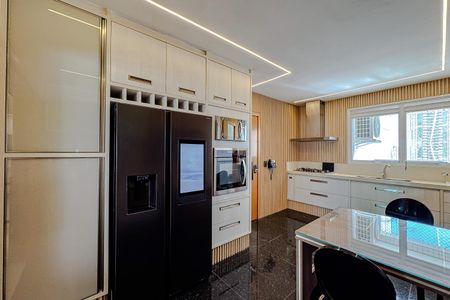 Apartamento à venda com 280m², 4 quartos e 5 vagas Apartamento à venda com 280m², 4 quartos e 5 vagasCozinha