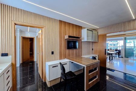 Apartamento à venda com 280m², 4 quartos e 5 vagas Apartamento à venda com 280m², 4 quartos e 5 vagasCozinha