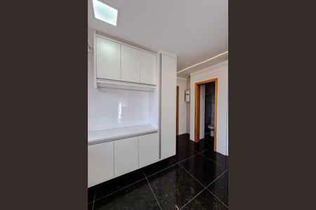 Apartamento à venda com 280m², 4 quartos e 5 vagas Apartamento à venda com 280m², 4 quartos e 5 vagasÁrea de Serviço