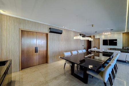 Apartamento à venda com 280m², 4 quartos e 5 vagas Apartamento à venda com 280m², 4 quartos e 5 vagasSala