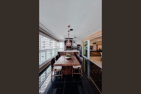 Apartamento à venda com 280m², 4 quartos e 5 vagas Apartamento à venda com 280m², 4 quartos e 5 vagasVaranda da Sala