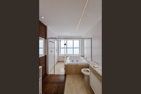 Apartamento à venda com 280m², 4 quartos e 5 vagas Apartamento à venda com 280m², 4 quartos e 5 vagasBanheiro da Suíte 4