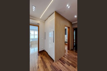 Apartamento à venda com 280m², 4 quartos e 5 vagas Apartamento à venda com 280m², 4 quartos e 5 vagasQuarto 4 - Suíte