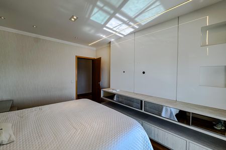 Apartamento à venda com 280m², 4 quartos e 5 vagas Apartamento à venda com 280m², 4 quartos e 5 vagasQuarto 4 - Suíte