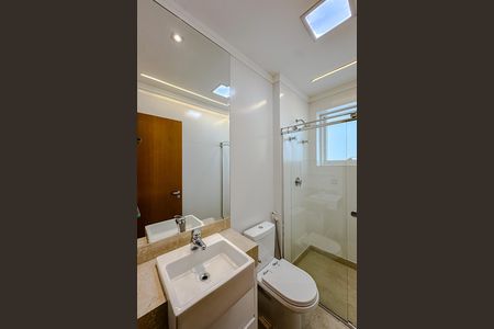 Apartamento à venda com 280m², 4 quartos e 5 vagas Apartamento à venda com 280m², 4 quartos e 5 vagasBanheiro da Suíte 2