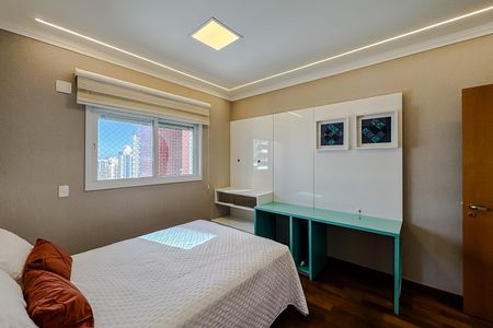 Apartamento à venda com 280m², 4 quartos e 5 vagas Apartamento à venda com 280m², 4 quartos e 5 vagasQuarto 1 - Suíte