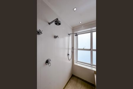 Apartamento à venda com 280m², 4 quartos e 5 vagas Apartamento à venda com 280m², 4 quartos e 5 vagasBanheiro da Suíte 4