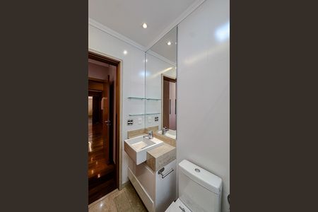 Apartamento à venda com 280m², 4 quartos e 5 vagas Apartamento à venda com 280m², 4 quartos e 5 vagasBanheiro da Suíte 2