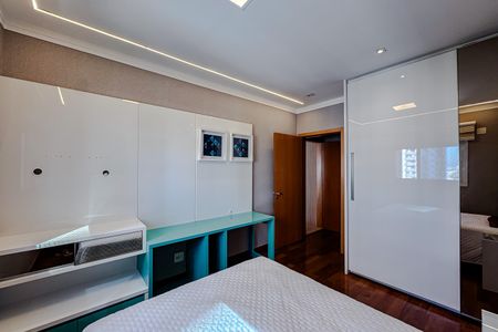 Apartamento à venda com 280m², 4 quartos e 5 vagas Apartamento à venda com 280m², 4 quartos e 5 vagasQuarto 1 - Suíte