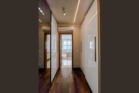 Apartamento à venda com 280m², 4 quartos e 5 vagas Apartamento à venda com 280m², 4 quartos e 5 vagasQuarto 4 - Suíte