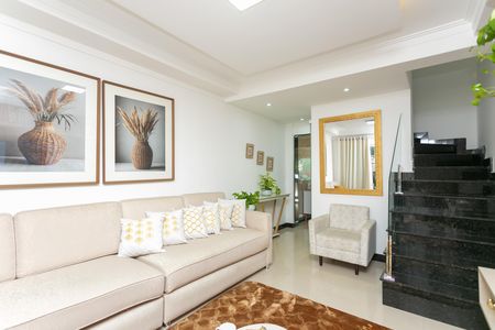 Casa para alugar com 3 quartos, 2000m² em Vila Carmosina, São Paulo