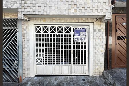 Fachada  de casa para alugar com 3 quartos, 2000m² em Vila Carmosina, São Paulo