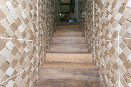 Escada  de casa para alugar com 3 quartos, 2000m² em Vila Carmosina, São Paulo
