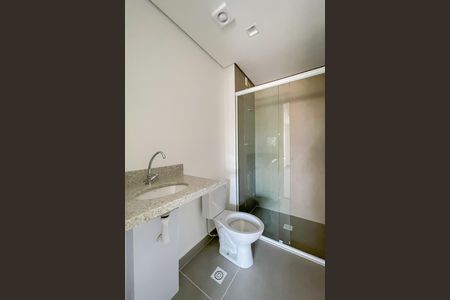 Banheiro de kitnet/studio para alugar com 1 quarto, 29m² em Vila Osasco, Osasco