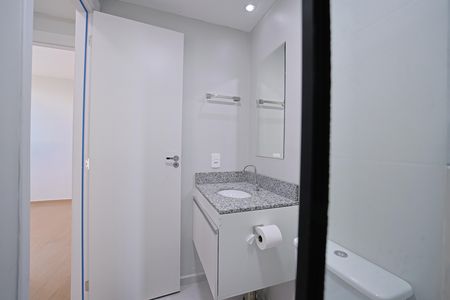 Banheiro de apartamento para alugar com 2 quartos, 40m² em Vila Campanela, São Paulo