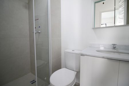 Banheiro de apartamento para alugar com 2 quartos, 46m² em Barra Olímpica, Rio de Janeiro