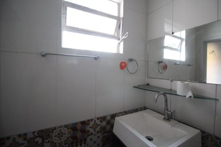Banheiro de apartamento à venda com 2 quartos, 190m² em Floresta, Porto Alegre
