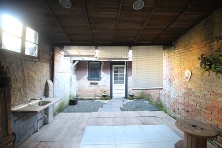Quintal de apartamento à venda com 2 quartos, 190m² em Floresta, Porto Alegre