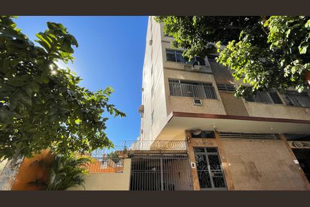 Apartamento para alugar com 76m², 2 quartos e sem vaga Apartamento para alugar com 76m², 2 quartos e sem vagaFachada