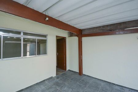 Garagem de casa para alugar com 2 quartos, 95m² em Jardim Lucélia, São Paulo