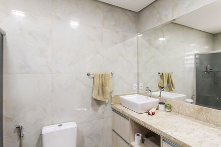 Casa à venda com 1100m², 8 quartos e 4 vagas Casa à venda com 1100m², 8 quartos e 4 vagasBanheiro 2