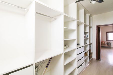 Casa à venda com 1100m², 8 quartos e 4 vagas Casa à venda com 1100m², 8 quartos e 4 vagasSuíte