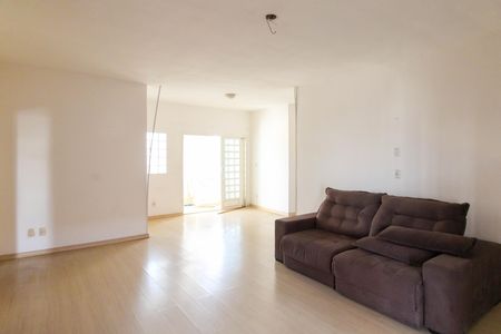 Casa à venda com 1100m², 8 quartos e 4 vagas Casa à venda com 1100m², 8 quartos e 4 vagasSala 1