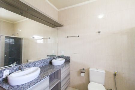 Casa à venda com 1100m², 8 quartos e 4 vagas Casa à venda com 1100m², 8 quartos e 4 vagasBanheiro da Suíte