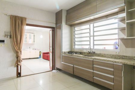 Casa à venda com 1100m², 8 quartos e 4 vagas Casa à venda com 1100m², 8 quartos e 4 vagasCozinha
