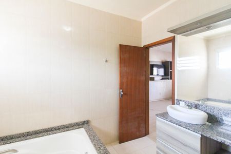 Casa à venda com 1100m², 8 quartos e 4 vagas Casa à venda com 1100m², 8 quartos e 4 vagasBanheiro da Suíte