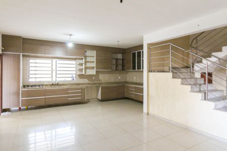 Casa à venda com 1100m², 8 quartos e 4 vagas Casa à venda com 1100m², 8 quartos e 4 vagasCozinha