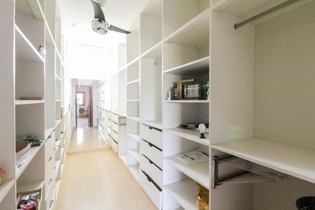 Casa à venda com 1100m², 8 quartos e 4 vagas Casa à venda com 1100m², 8 quartos e 4 vagasSuíte