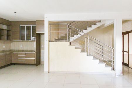 Casa à venda com 1100m², 8 quartos e 4 vagas Casa à venda com 1100m², 8 quartos e 4 vagasCozinha