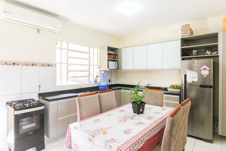 Casa à venda com 1100m², 8 quartos e 4 vagas Casa à venda com 1100m², 8 quartos e 4 vagasSala 3