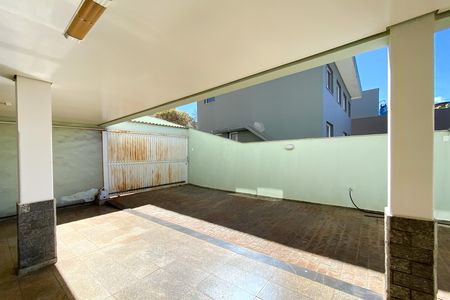 Casa de condomínio à venda com 357m², 5 quartos e 9 vagas Casa de condomínio à venda com 357m², 5 quartos e 9 vagasGaragem