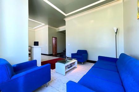 Casa de condomínio à venda com 357m², 5 quartos e 9 vagas Casa de condomínio à venda com 357m², 5 quartos e 9 vagasSala