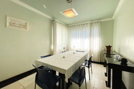 Casa de condomínio à venda com 357m², 5 quartos e 9 vagas Casa de condomínio à venda com 357m², 5 quartos e 9 vagasSala de Jantar