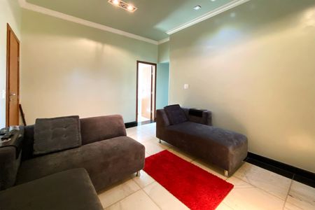 Casa de condomínio à venda com 357m², 5 quartos e 9 vagas Casa de condomínio à venda com 357m², 5 quartos e 9 vagasSala de TV