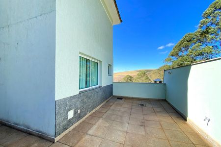 Casa de condomínio à venda com 357m², 5 quartos e 9 vagas Casa de condomínio à venda com 357m², 5 quartos e 9 vagasVaranda de Serviço
