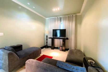 Casa de condomínio à venda com 357m², 5 quartos e 9 vagas Casa de condomínio à venda com 357m², 5 quartos e 9 vagasSala de TV