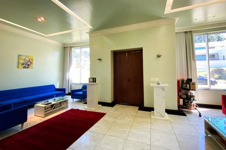 Casa de condomínio à venda com 357m², 5 quartos e 9 vagas Casa de condomínio à venda com 357m², 5 quartos e 9 vagasHall de entrada