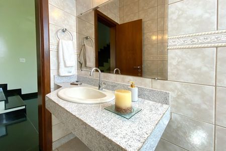 Casa de condomínio à venda com 357m², 5 quartos e 9 vagas Casa de condomínio à venda com 357m², 5 quartos e 9 vagasLavabo