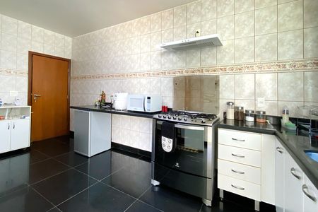 Cozinha de casa de condomínio à venda com 5 quartos, 357m² em Alphaville Nova Lima, Nova Lima