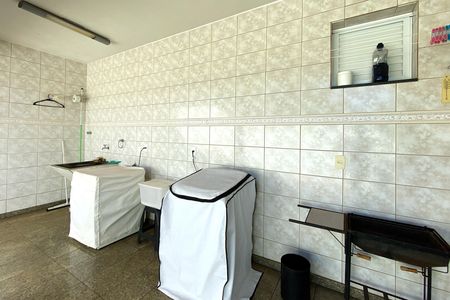 Casa de condomínio à venda com 357m², 5 quartos e 9 vagas Casa de condomínio à venda com 357m², 5 quartos e 9 vagasÁrea de Serviço