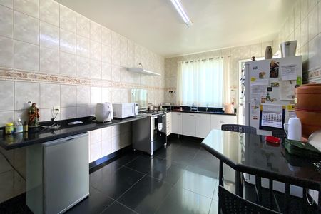 Casa de condomínio à venda com 357m², 5 quartos e 9 vagas Casa de condomínio à venda com 357m², 5 quartos e 9 vagasCozinha