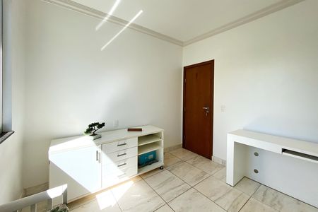 Casa de condomínio à venda com 357m², 5 quartos e 9 vagas Casa de condomínio à venda com 357m², 5 quartos e 9 vagasQuarto 2