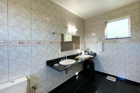 Banheiro da Suíte 1 de casa de condomínio à venda com 5 quartos, 357m² em Alphaville Nova Lima, Nova Lima